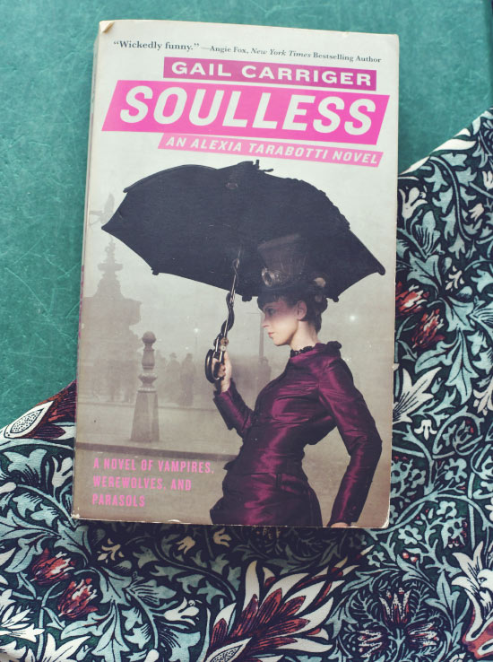 Sans-Âme (Soulless), premier tome du protectorat de l'ombrelle. Avis sur le blog