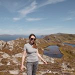 Randonner sur la lande lors d'un road-trip en Irlande