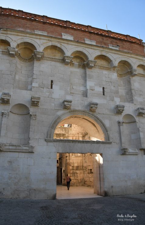 Illuminé la nuit - palais dioclétien