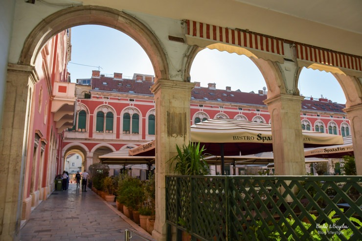 Arches de la Place de la République (Prokurative)